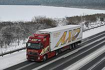 Volwo Sattelzug auf der A2 bei Lehrte am 19.12.2010.