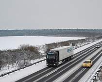 Mercedes Actros auf der A2 bei Lehrte, am 19.12.2010.