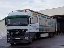 ACTROS-1844 am Weg zur Laderampe;101220