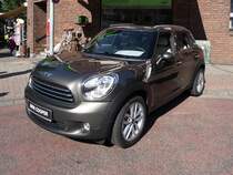 Mini Countryman in der sportlichen Cooper-Ausstattung, ausgestellt in St. Tnis zur Autoausstellung am 3.10.2010