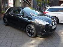 Citroen DS3, eine Variante des C3, in der Fugngerzone von St. Tnis, Autoausstellung am 3.10.2010