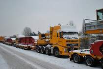Volvo Schwerlastzugmaschie, mit Raumpenteil, auf dem Rastplatz  Lehrter See , am 17.12.2010.