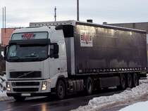VOLVO FH-480 verlsst das Gelnde eines Rieder Baustoffhndlers;101220