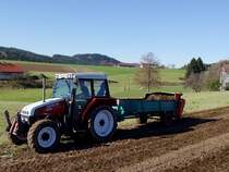 STEYR948 bringt Stallmist auf Wiesen u. Felder ;101029