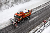 MAN 19.364 mit KpperWeisser IMS Streuer. (Homertanstieg am 19.12.2010)