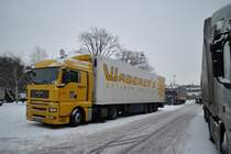 MAN Sattelzug auf dem Rastplatz  Lehrter See , am 19.12.2010.