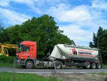 ACTROS1846, Wagen20 von Hasenhrl ist Richtung Zementwerk Mannersdorf unterwegs;100809