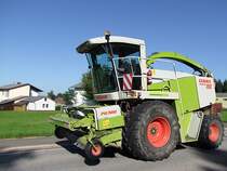 CLAAS_Jaguar860 eilt im Auftrag von Maschinenring von Einsatz zu Einsatz;100801