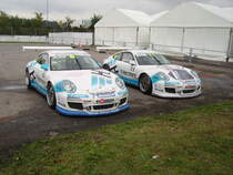 Zwei Porsche des Carrera Cup am Hockenheimring am 17.10.10