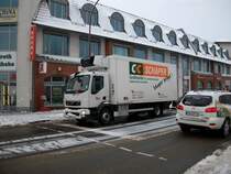 VOLVO-Kasten-LKW am 20.Dezember 2010 an einer Kreuzung in Bergen/Rgen.