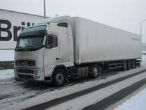 VOLVO-LKW am 19.Dezember 2010 in Bergen/Rgen.