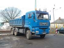 MAN-Kipper am Bahnhof in Bergen/Rgen am 10.November 2010.