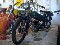 Hoco, gebaut von der Firma Hochmair in Minden/Westf. 1-Zyl.JAP-Motor mit 300ccm und 4,5PS, Besonderheit:der Hauptrahmen bestand aus Holz, Oldtimer-Museum Mekirch, Aug.2010