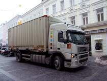 VOLVO FM9-300 von Jbstl im Zustelldienst am Stelzhamerplatz in Ried;101223