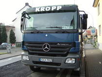 Ein MB Actros der Firma Kropp aus Fulda bei einer Baustelle in Neu-Isenburg 
am 06.12.08