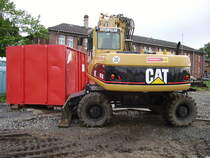 Ein CAT Radbagger beim Abriss der Gterbahnhofs Neu-Isenburg am 22.06.07