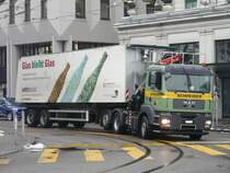 MAN Sattelschlepper unterwegs in der Stadt Zrich am 29.12.2010