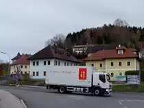 VOLVO FM-300 von STIEGL f�hrt auf der B124 Richtung Linz;101109