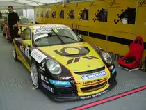 Ein Porsche 911 des Porsche Carrera Cups auf den Hockenheimring am 25.10.09