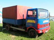 Mercedes_813 dient einem Berliner Zirkusunternehmen zur vollsten Zufriedenheit, gesehen beim Gastspiel in Ried i.I. 080315