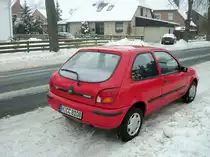 Das Heck eines Mazda 121, entspricht genau eines Ford Fieseta. Foto am 30.12.2010 in Lehrte.