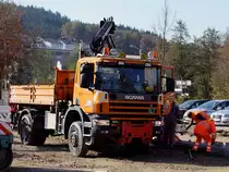 SCANIA-114C_340 bei einer Parkplatzbaustelle im Bezirk Freistadt;101108