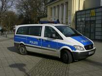 Mercedes Benz Vito vor dem Hbf. Wanne Eickel.(15.03.2008)