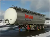 Dieser Tankauflieger wartet auf einem Parkplatz auf seine abholung. 02.01.2011