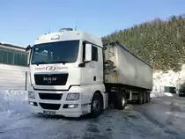 MAN TGX 18.440 XLX mit Getreidekippmulde von Spedition BRASS(Gerad beim untersatteln made by me(Aufgenommen am 30.12.2010)