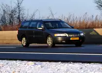 Volvo V70 aus den Niederlanden auf der A61 bei Miel 15.12.2010