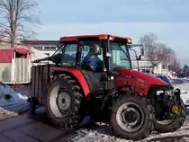 CASE-JXU85 hat soeben ein Zuchtrind zu den FIH-Stallungen angeliefert;101221