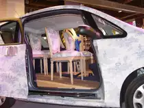 Am 01.08.2008 stand in den Ausstellungsr�umen von Citroen auf den Champs-Elysees in Paris dieses Fahrzeug mit dem nicht ernst gemeinten Innenraum