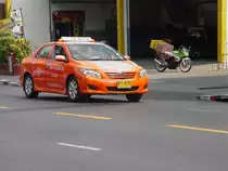 Ein Taxi-Meter Toyota in Bangkok am 14.01.2011