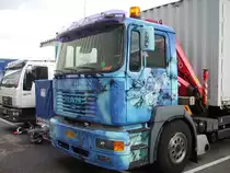 Ein MAN Container LKW von RC Maschines aus England auf der Messe Karlsruhe am 15.01.11