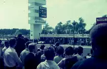 N�rburgring 1000 km-Rennen 1966: Der Tower und die Boxen der Fahrzeuge an Start und Ziel der alten N�rburgring Nordschleife.