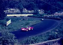 N�rburgring 1000 km-Rennen 1966: Dino-Ferrari 206S mit Startnummer 11 im Karussell, am Steuer Lorenzo Bandini