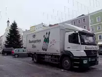 AXOR-1833 im Zustelldienst am Weihnachtlich geschm�ckten Rieder Hauptplatz;110104