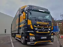 Actros 1844 der Spedition Brass wartet am 14.01.2011 auf Ladung bei Continental in Aachen.