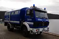 Ein Mercedes Benz 1017 des THW Ortsverband D�ren steht am Sonntag den 16.1.2011 auf der Staumauer des Rurstausee bei Schwammenaul.