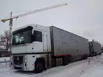 RENAULT-MAGNUM480  aus Ungarn wartet mit Gro�viehtransportauflieger auf die Beladung von Zuchtrindern zum Export in die T�rkei;110104