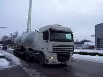 DAF XF105.460 am Weg zu einer Gro�baustelle im Bezirk Ried;101228