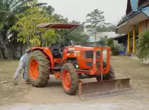 Ein Traktor KUBOTA M5000SU am 17.01.2011 im Nordosten Thailands