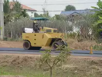 Eine WATANABE Kombiwalze bei der Stadt Nang Rong im Nordosten Thailands am 17.01.2011