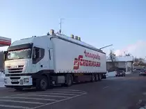 Es scheint als h�tte der Auflieger des IVECO-STRALIS450 ein Dach mit Schornsteinen u. Antenne;110105