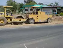 Eine Gummiradwalze mit der Bezeichnung TS 50 (Fabrikat ??) am 19.01.2011 in der N�he der Stadt Buri Ram im Nordosten Thailands