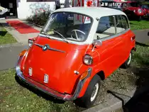 BMW Isetta, zweisitziges Rollermobil mit Frontt�r, 1-Zyl.4-Takt-Motor luftgek�hlt, 245ccm/12PS und 295ccm/13PS, von 1955-62 wurden �ber 160.000 St�ck gebaut, Oldtimertreffen FR-Hochdorf Sept.2007