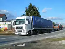 MAN-Sattel im Doppelpack auf der B10;110120