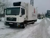 MAN TGL, mit K�hlkoffer in einer verschneiten Stra�e, in HH-Wilhemsburg
den 27.12.10