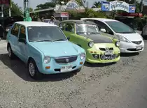 Eintr�chtig nebeneinander: Suzuki, Ford Anglia 105E und ein Honda Jazz am 20.01.2011 in Buri Ram in Thailand