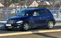 Chrysler PT Cruiser auf der Kennedybr�cke in Bonn - 10.01.2011